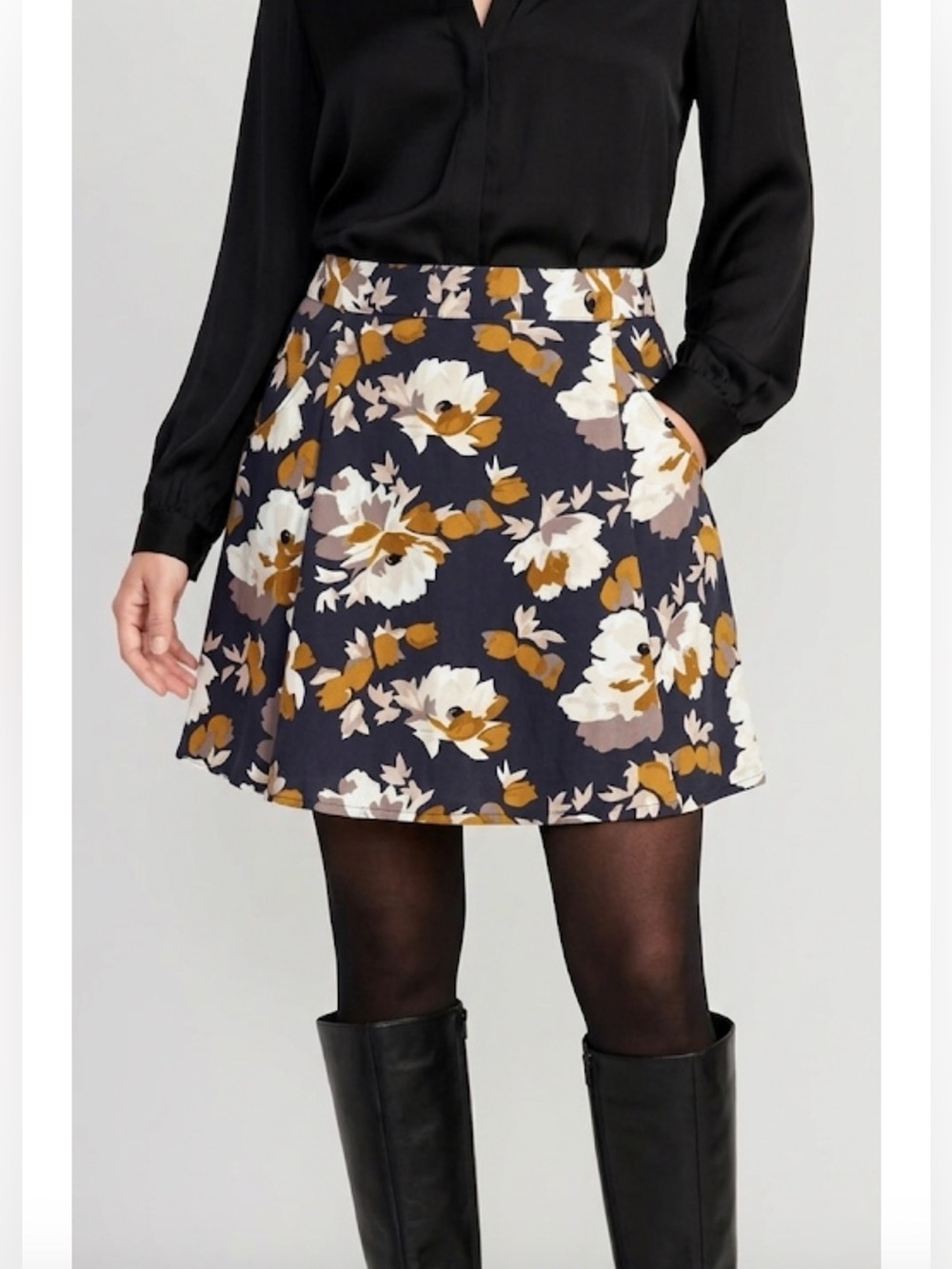 Women’s Black Gold Floral Mini Skirt w Pockets Size Medium Coastal Boho